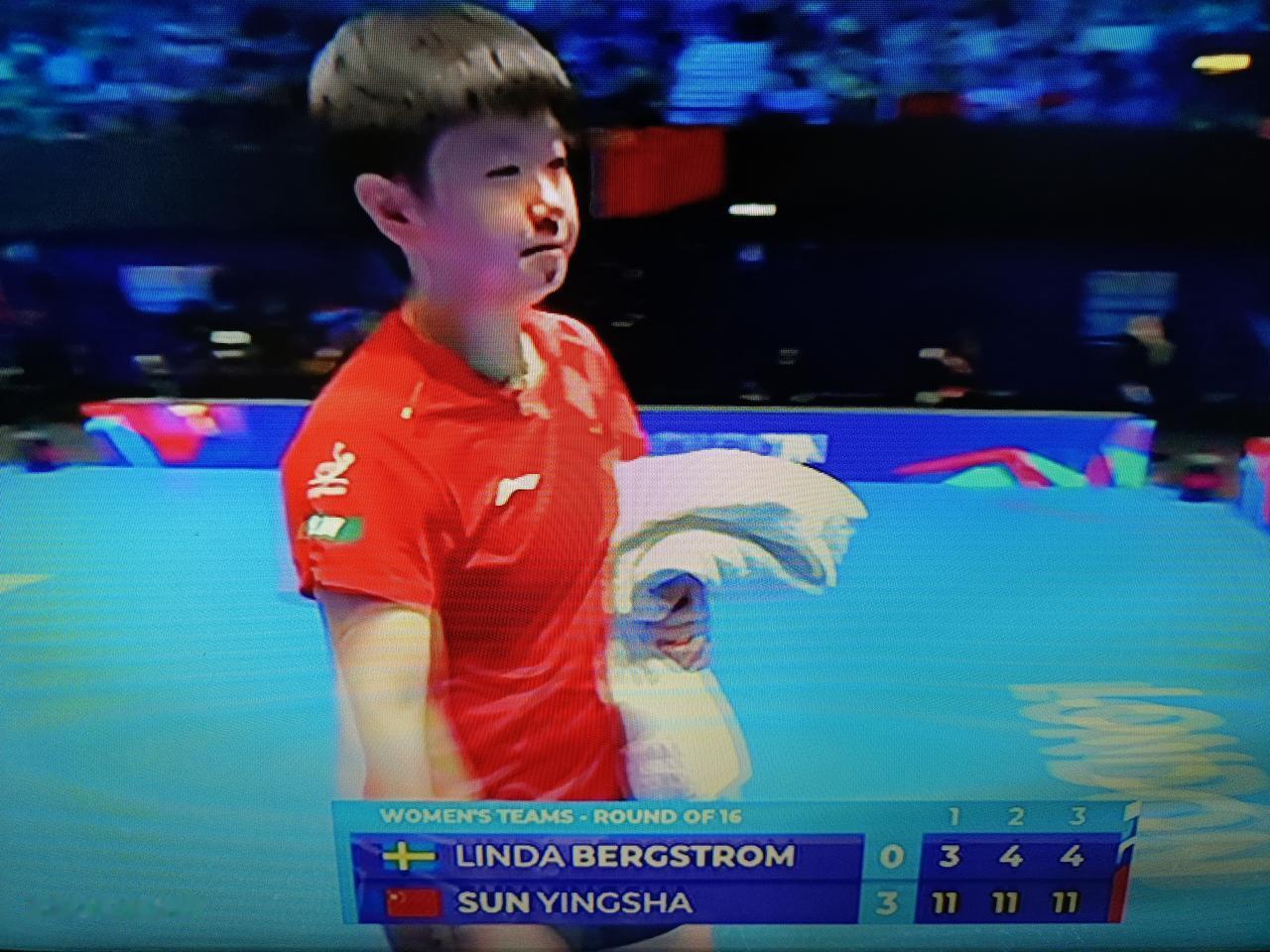 只因瑞典女团有削球手，中国女团杀鸡也用牛刀，祭出“王炸”组合阵容狂虐对手晋级女团