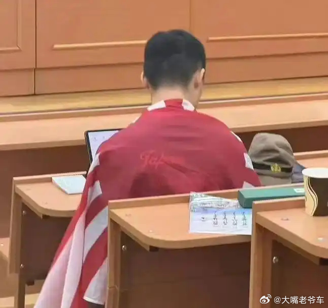 无法想象一个南京的历史系学生精日 如果他真是出生在南京的南京人，那么南京市政府是