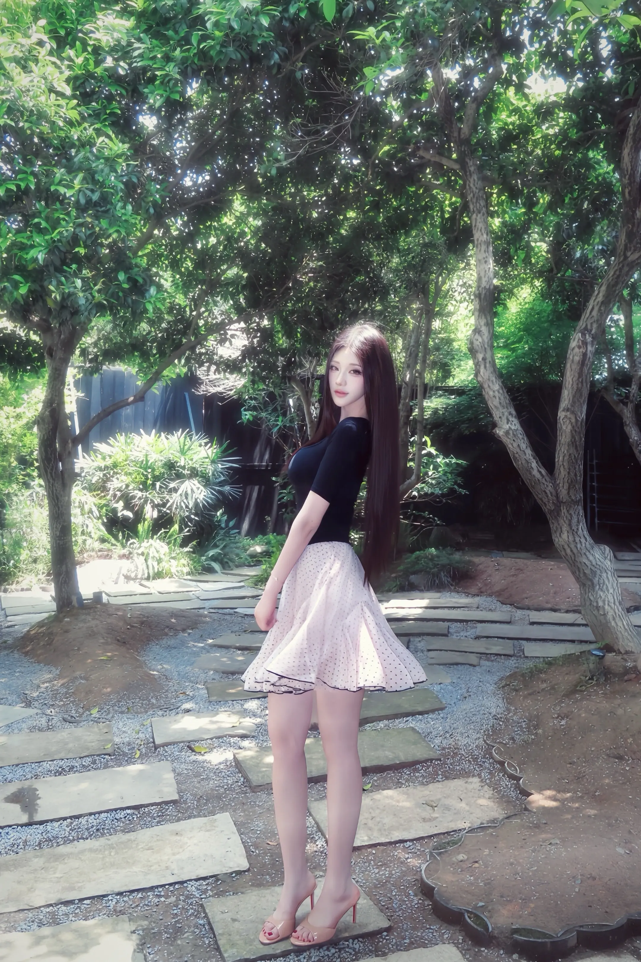 如果全世界都指责你 那姐姐就蹲下来抱抱你