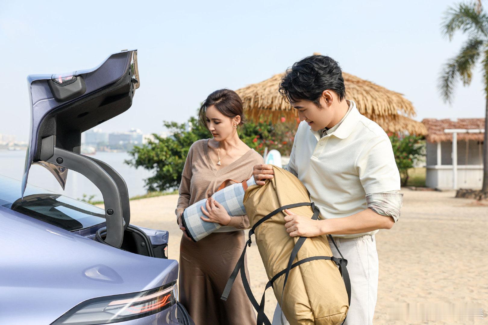 张歆艺说N6真能装 袁弘张歆艺的露营短片，让座驾的人性化设计逐一展现。隐藏式副驾