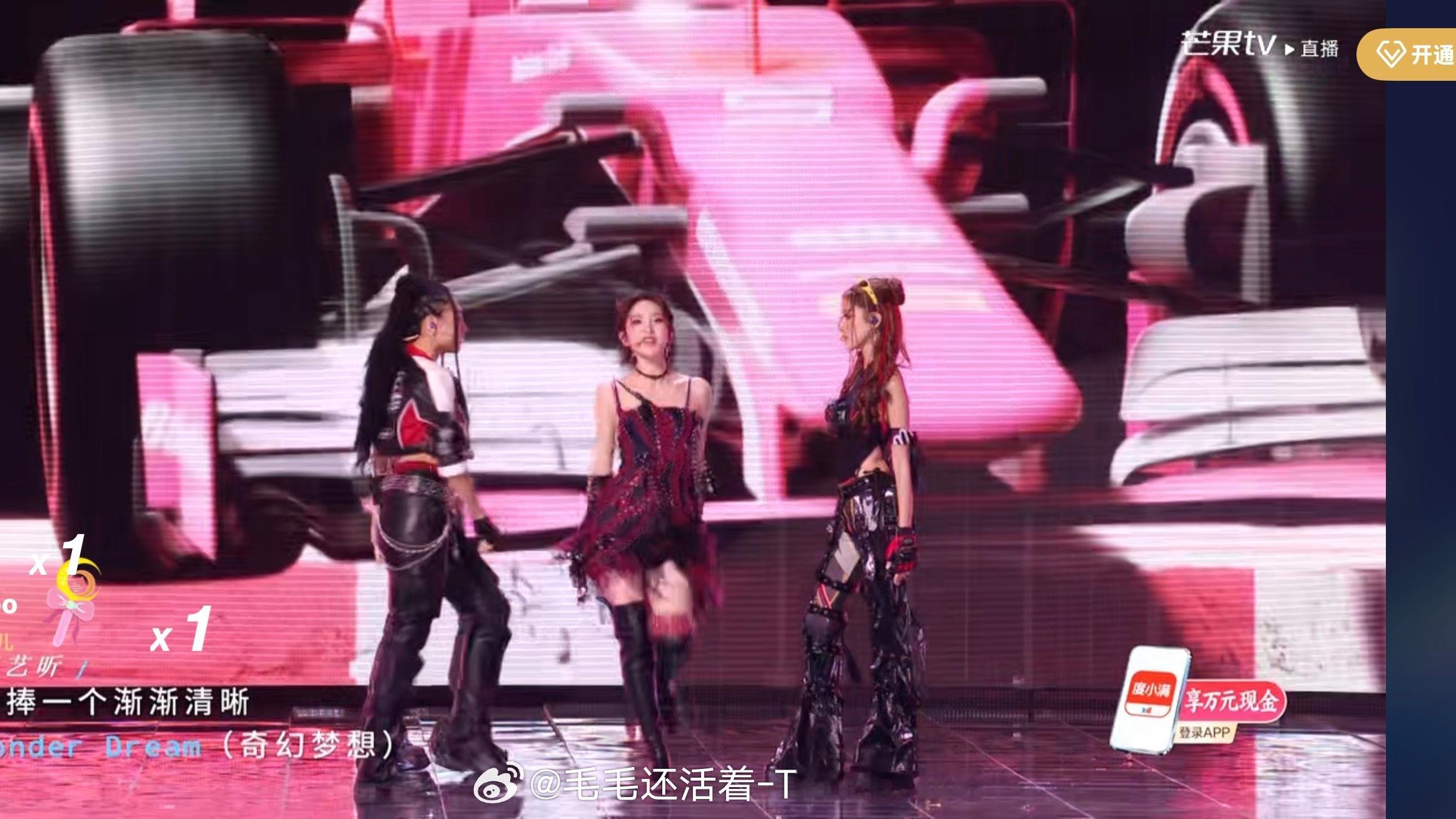 何宣林把最容易走音的全给别人了。结果除了她每个人都唱的特别难听，笑死。每个人都在