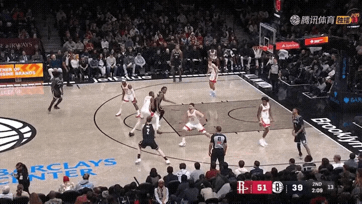 笑死！阿杜被3不沾砸脸，怒喷对手。
阿杜见对手出手后顶着人大中锋准备抢板，结果被