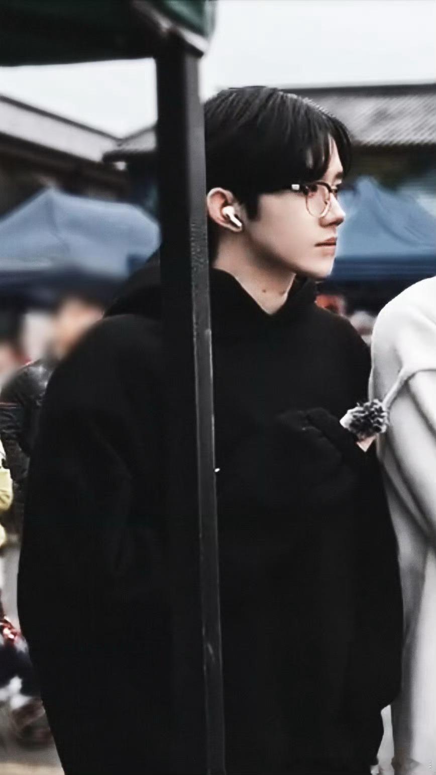 ⭐ 你会变成小星星，在别人的世界里一闪一闪亮晶晶，所以我要在睡着之前，把你藏进我