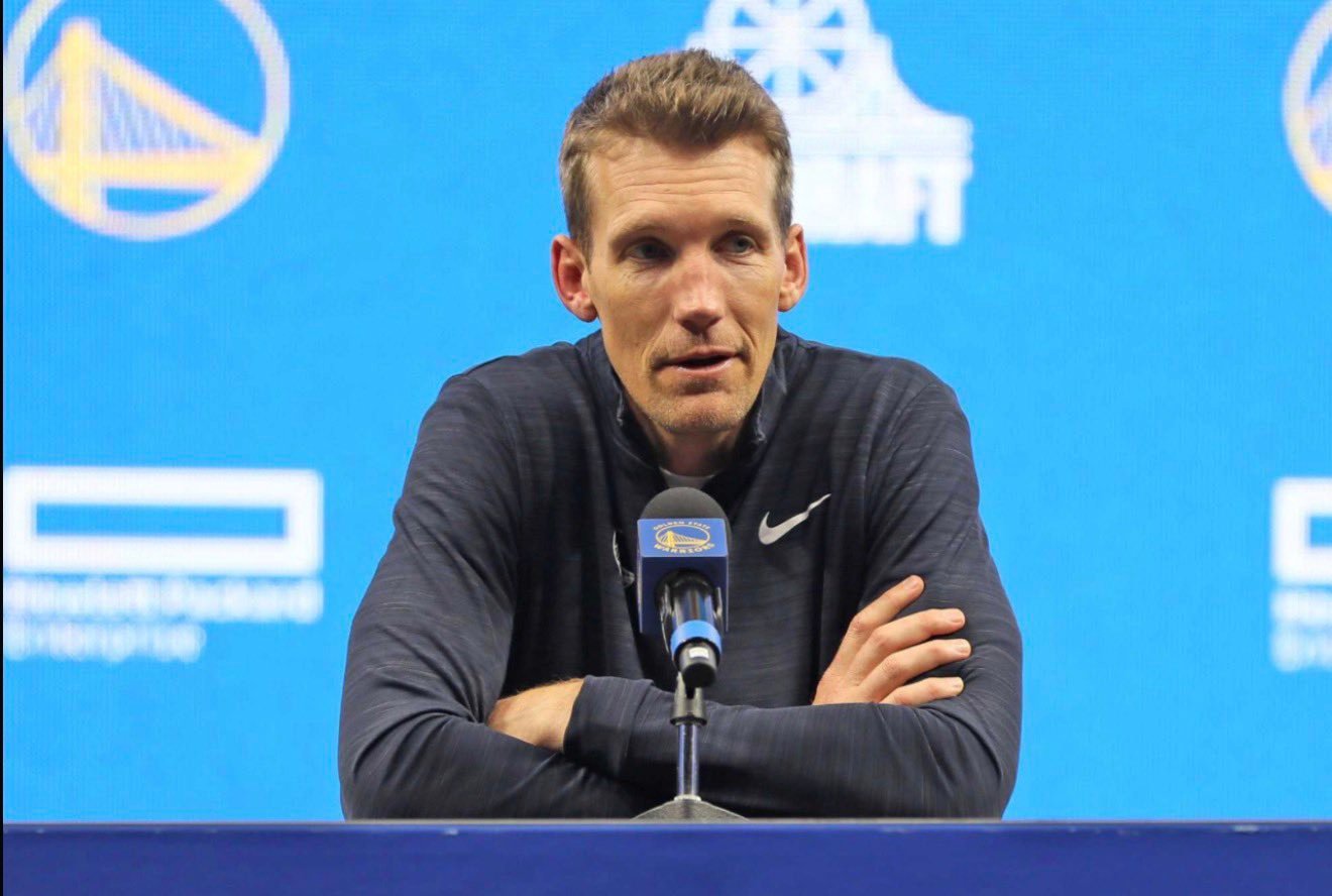 我是真怕 勇士一直被雄鹿和字母哥吊着到最后什么都没有了 库名家只能被绑着继续留队