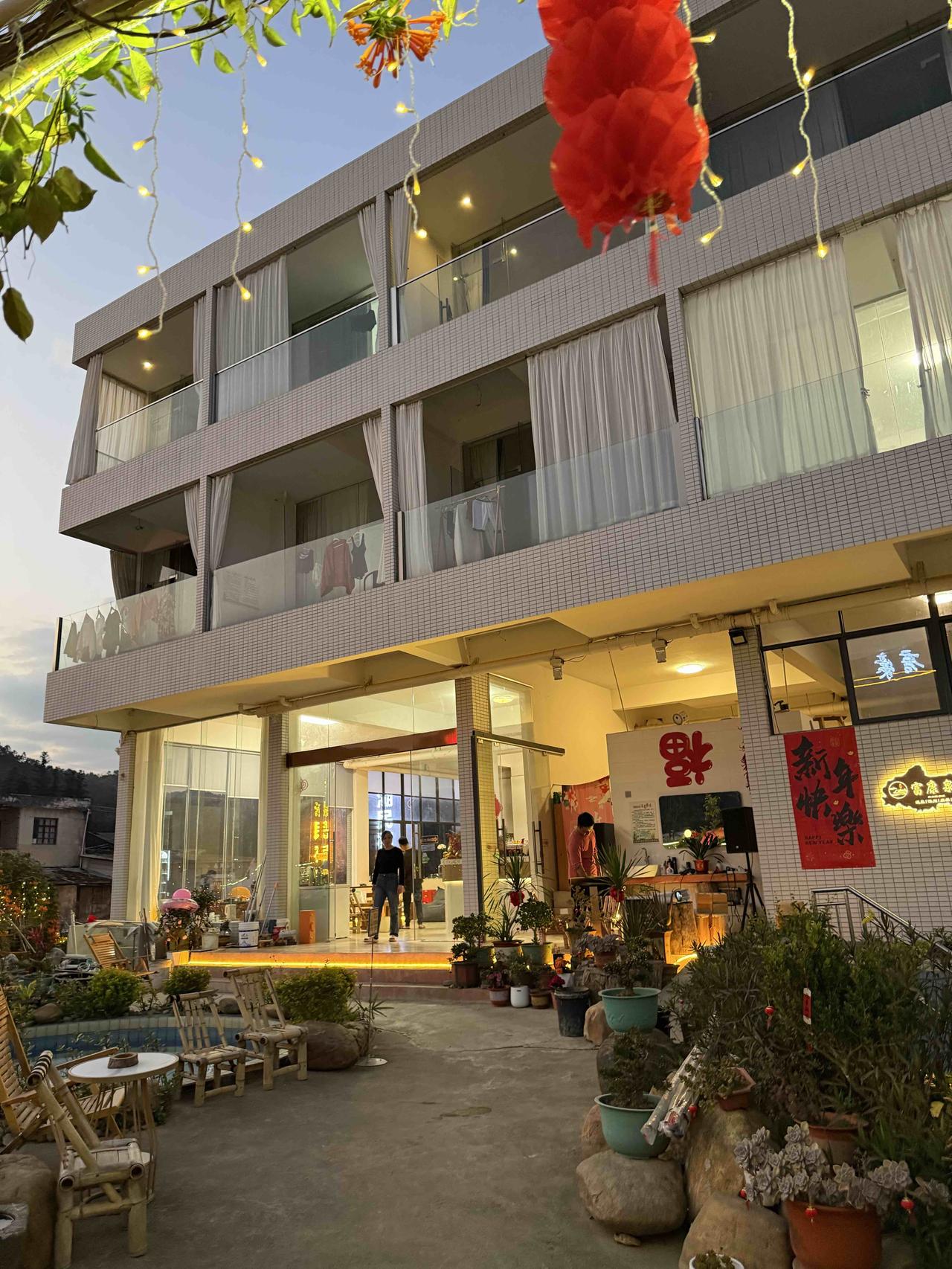 中国温泉乡村-河源市和平县热水镇南湖村，最近几年利用温泉资源建起了不少民宿，在家