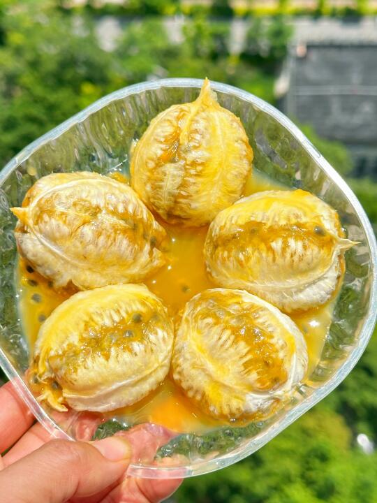 我宣布，这是我在买到最好吃的百香果