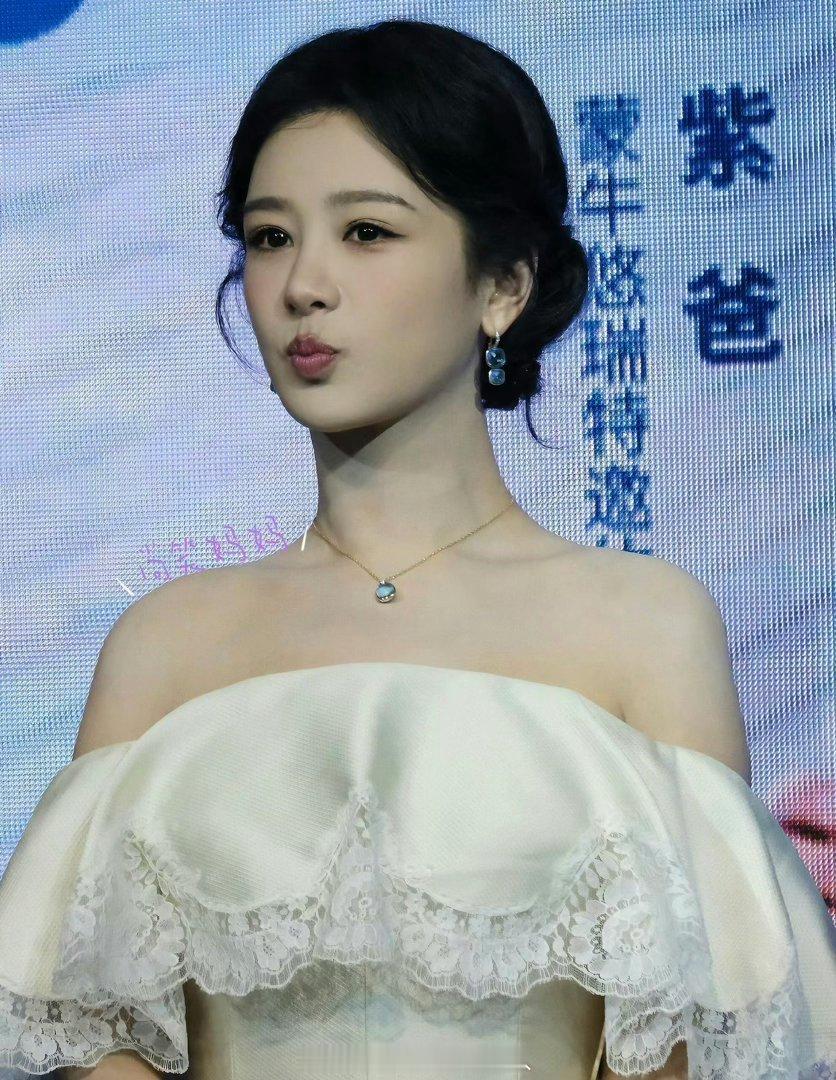 杨紫在家也得偷偷点外卖完全是小宝宝来着hhh 