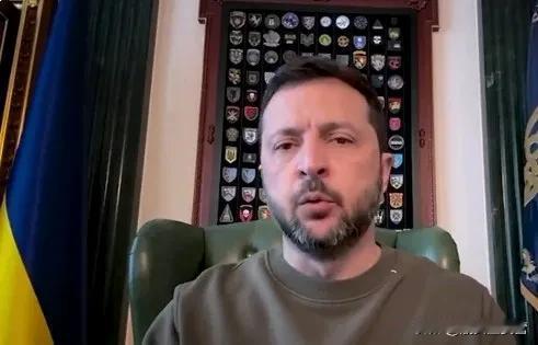 泽连斯基太强硬了！
乌克兰总统泽连斯基表示，乌克兰人不会拿土地和俄罗斯做交换！他