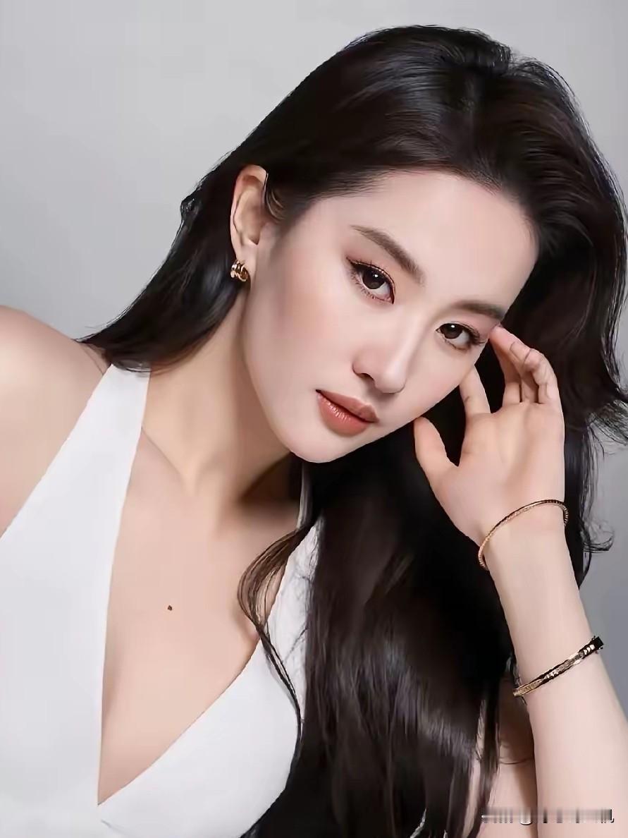 终于明白刘亦菲为啥不结婚了！
不是没人馋她身子，
而是她今年才38岁，居然就觉得