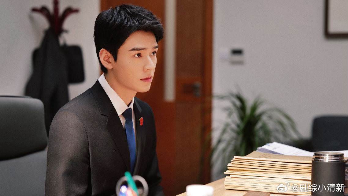 龚俊回应沈谢秩被停职家事法庭 沈谢秩想上班却没班上，周末还停播，他得停职两天半。