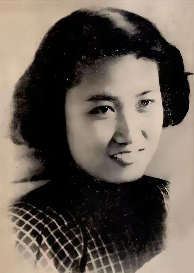 1975年4月，张志新在狱中咬破手指写下带血的绝命书，两天后她在悄无声息的夜幕下