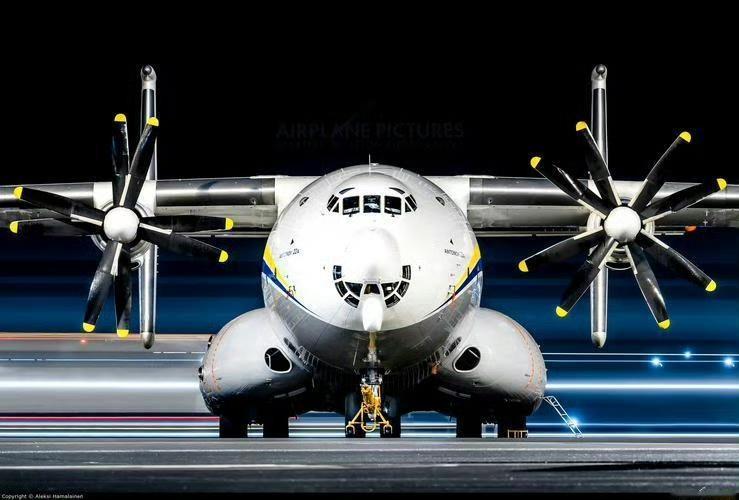 一架安-22运输机在俄罗斯坠毁
据塔斯社等媒体12月9日最新报道，一架安-22运