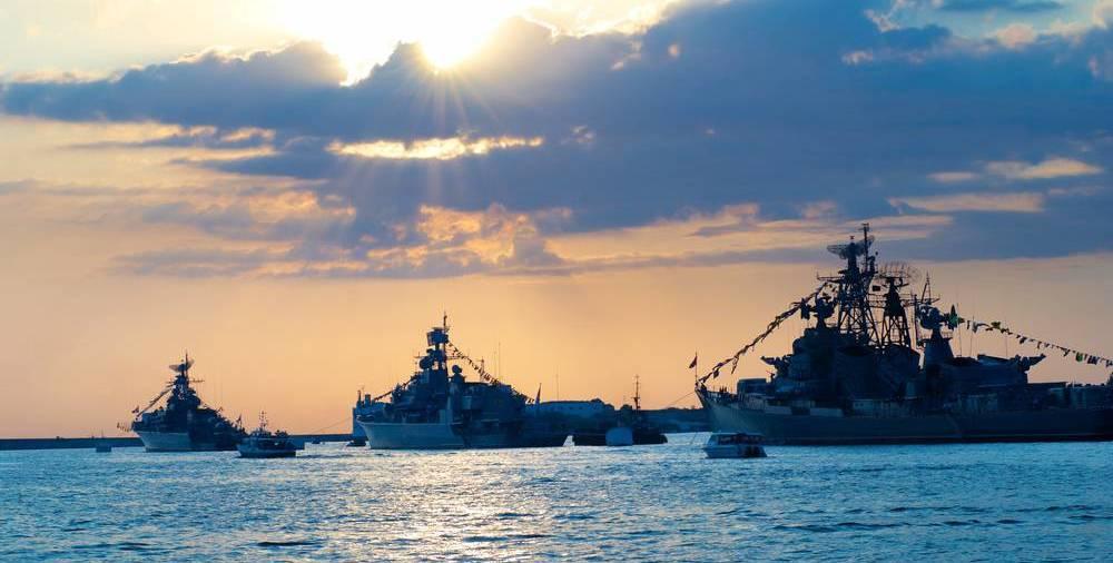 美军15舰一字排开堵门，伊朗强硬人设为何突然哑火

15艘美国军舰在阿曼湾一字排