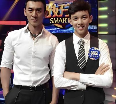 [浮云]2004年，演员任天野突然接到大11岁继母的电话：“天野，我怀了你爸的宝