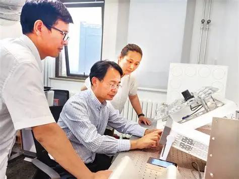 2015年，清华半导体博士孙夕庆，因诬陷指控，被拘禁长达1277天之久，无罪释放