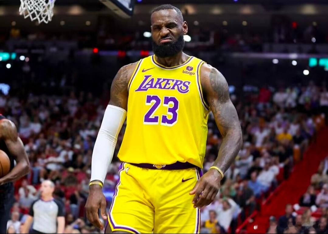 詹姆斯连续得分上双纪录终结里夫斯：詹姆斯作为最伟大的球员，愿意为了正确选择牺牲自