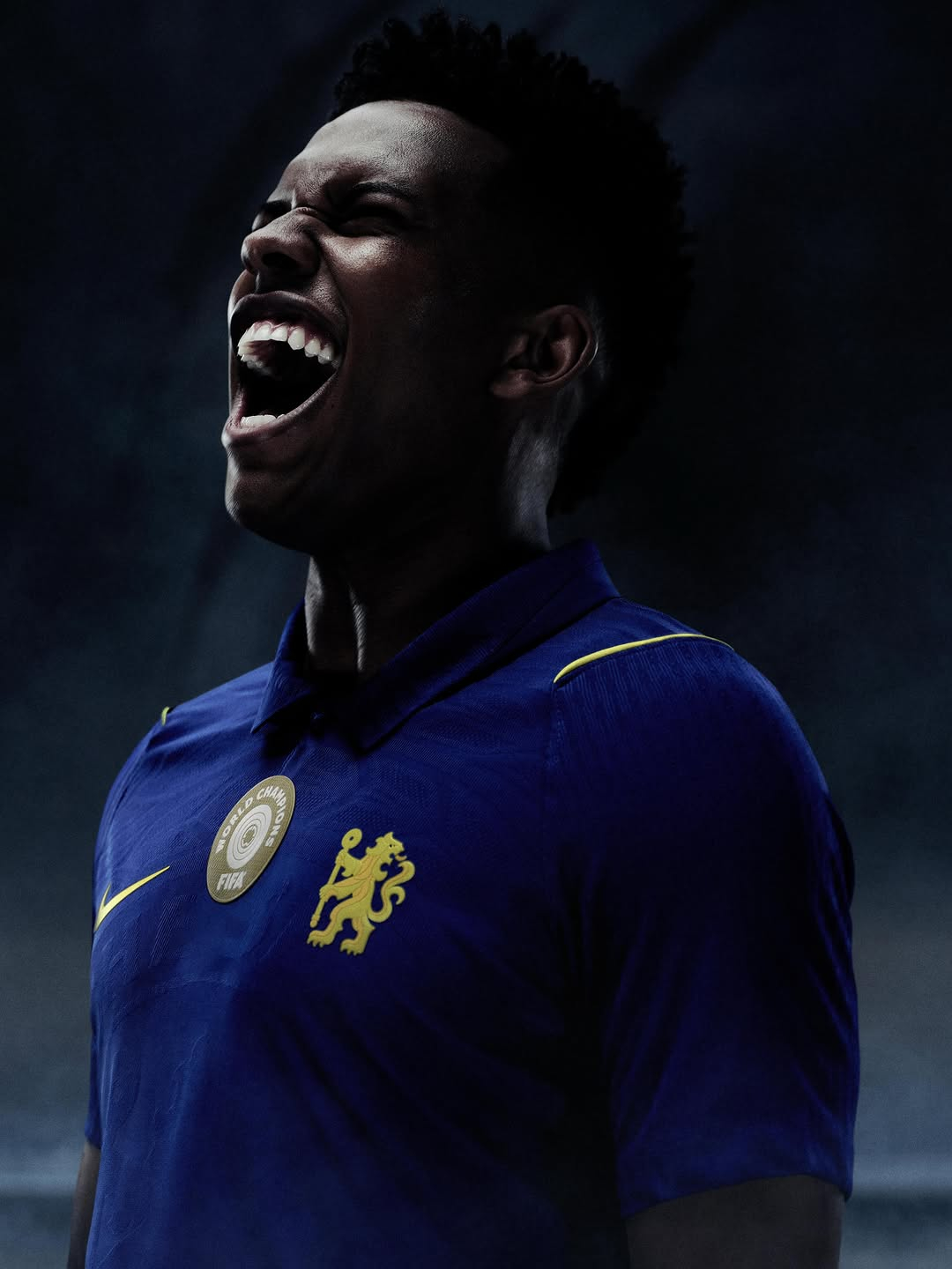 切尔西 2026-27 赛季主场球衣登场 