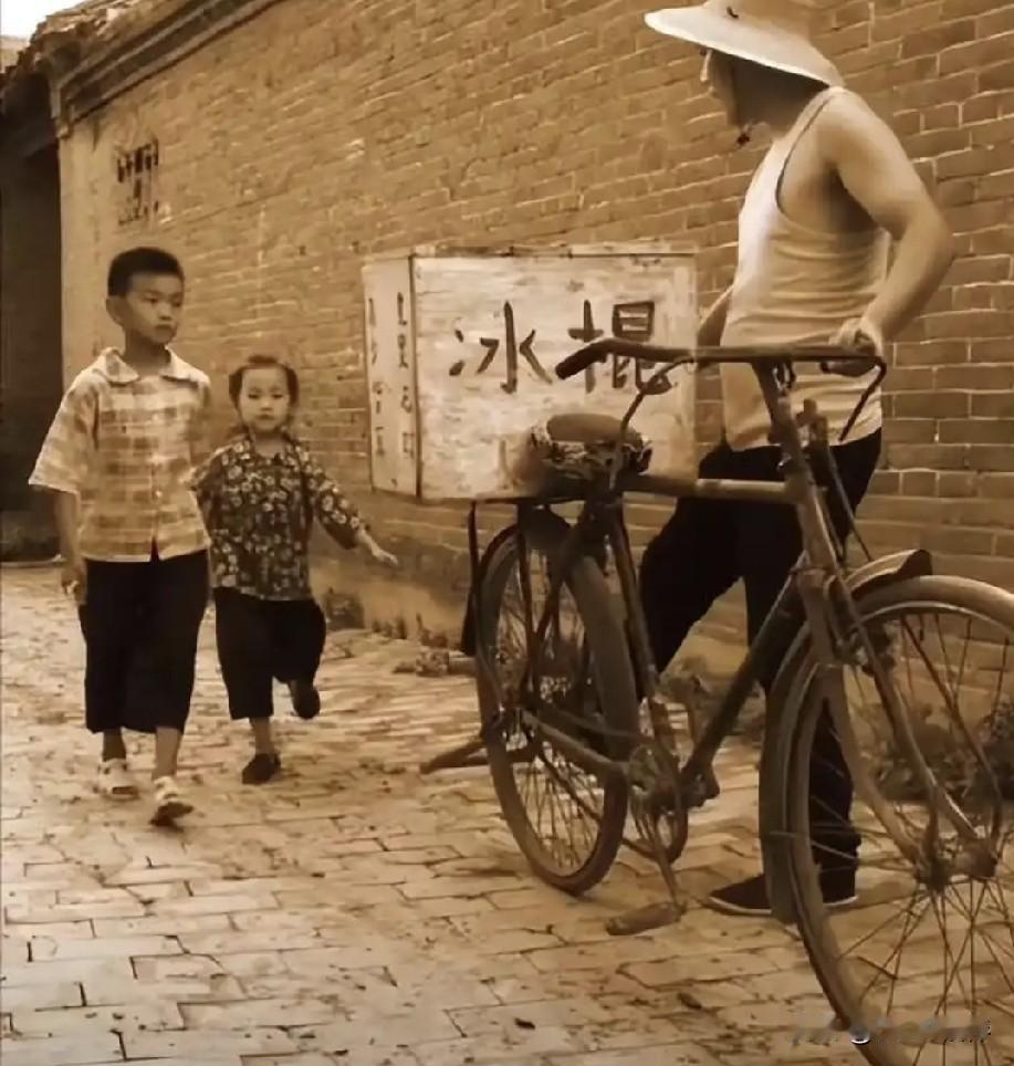  越到中年越发现，这辈子最快乐的日子，居然是兜里没钱、日子清贫的童年！

但凡经