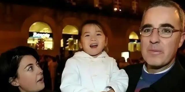 知道为什么中国禁止美国再收养中国孤儿了吧，美国人不养自己国家的流浪孩子，但万里迢