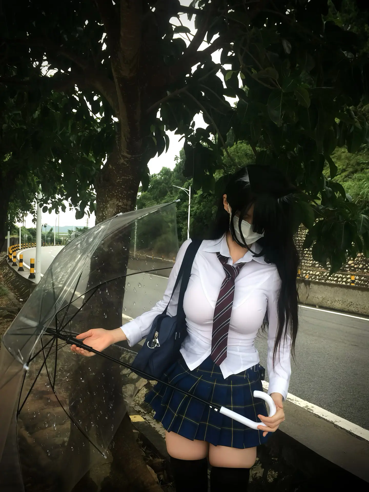 拿把破伞 不如淋雨