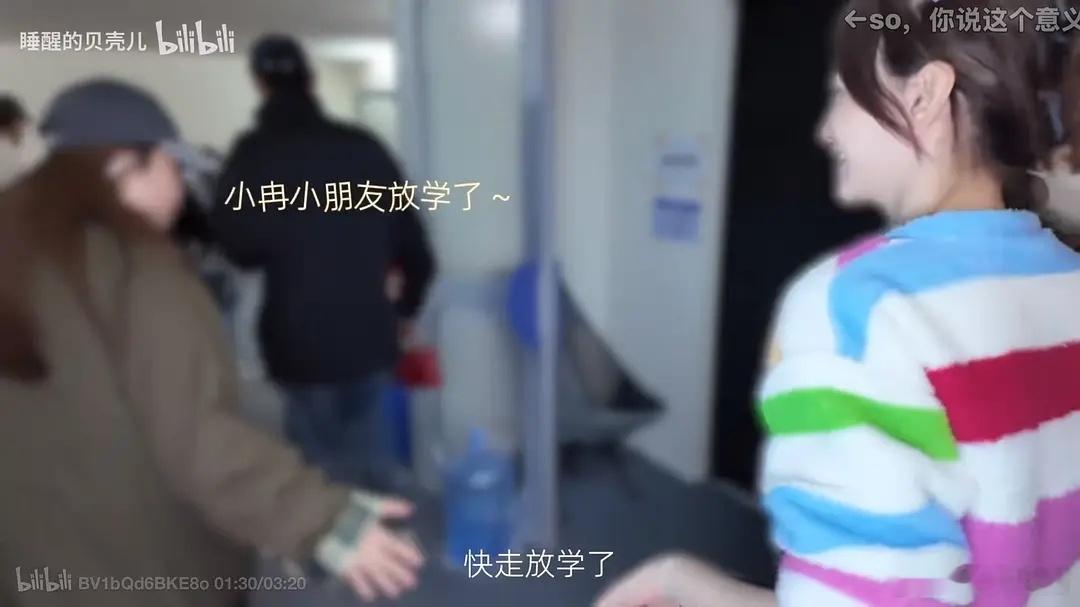 李小冉好白啊，跟别人差的不止一个色差 