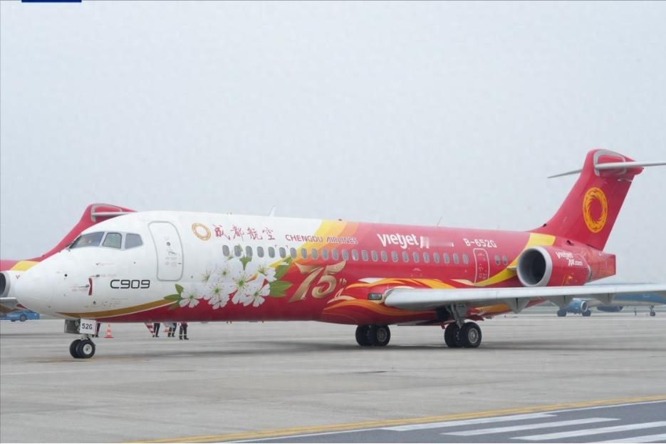 咱家的 C909，在越南飞了半年，租期一到，人家没续，飞机就这么飞回来了。很多人