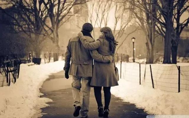#请问女生26还不结婚就是不正常吗#女生26岁不结婚是正常的。现在社会观念更加多