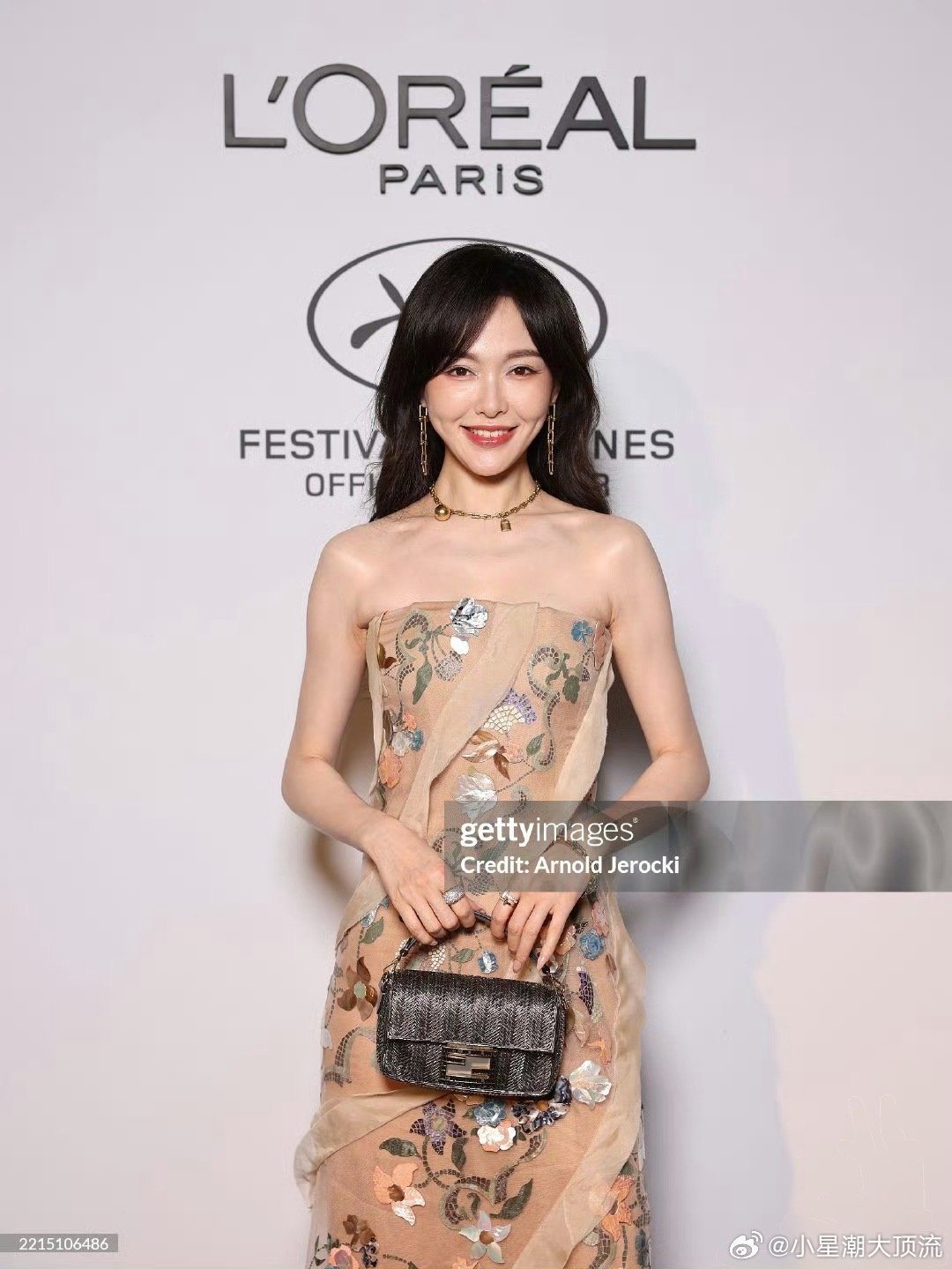 唐嫣[超话]  唐嫣FENDI高定出席戛纳巴黎欧莱雅女性电影晚宴🈶唐嫣抹胸花朵