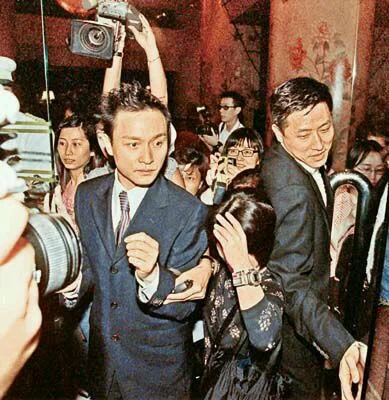 那时他已经和唐先生在一起，俩个人感情很好