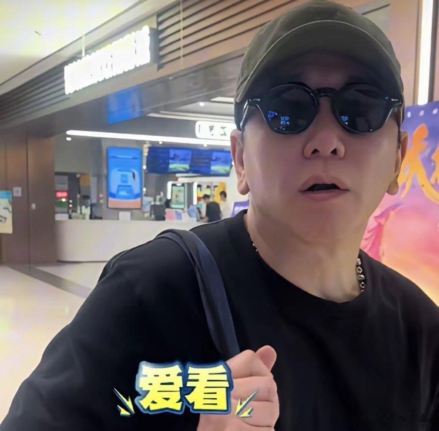 61岁港星温兆伦，被问“周星驰的《功夫女足》好看吗？”他说好看。又有人说，大家说