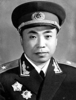 1942年，八路军神枪手遭叛徒出卖，被日军包围，只剩一颗子弹，这时，他很为难：是