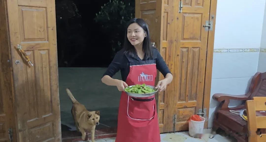 从今天下午直到现在，小七就像置身于一场无尽的噩梦之中，辗转反侧，难以入眠。小七实