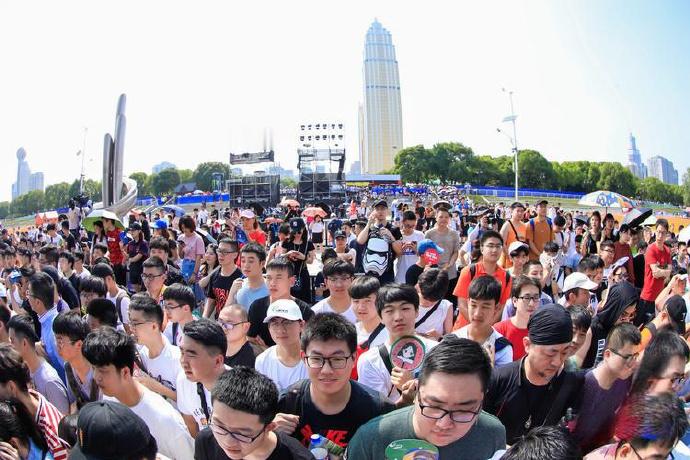 嘉年华时隔7年回归阔别七年盛大回归，扎根江城掀起热潮，多元精彩内容齐聚现场，潮流