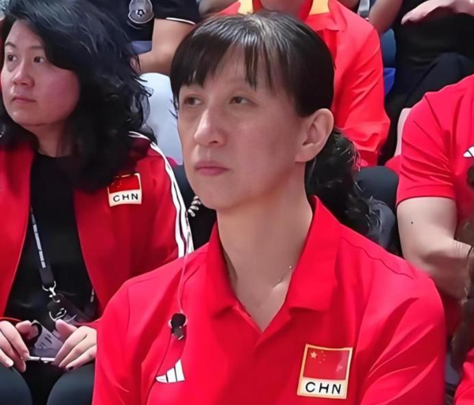 网上都在催朱婷赶紧回归救场，排管中心主任赖亚文，却做了一个出人意料的决定....
