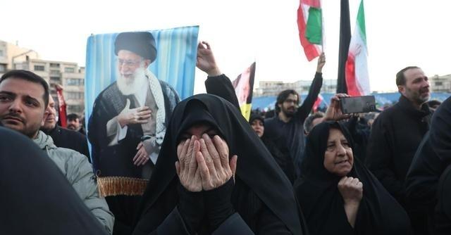 当初全网催着卖歼-10CE给伊朗，我们却咬牙不松口。如今再看，这哪是保守？分明是