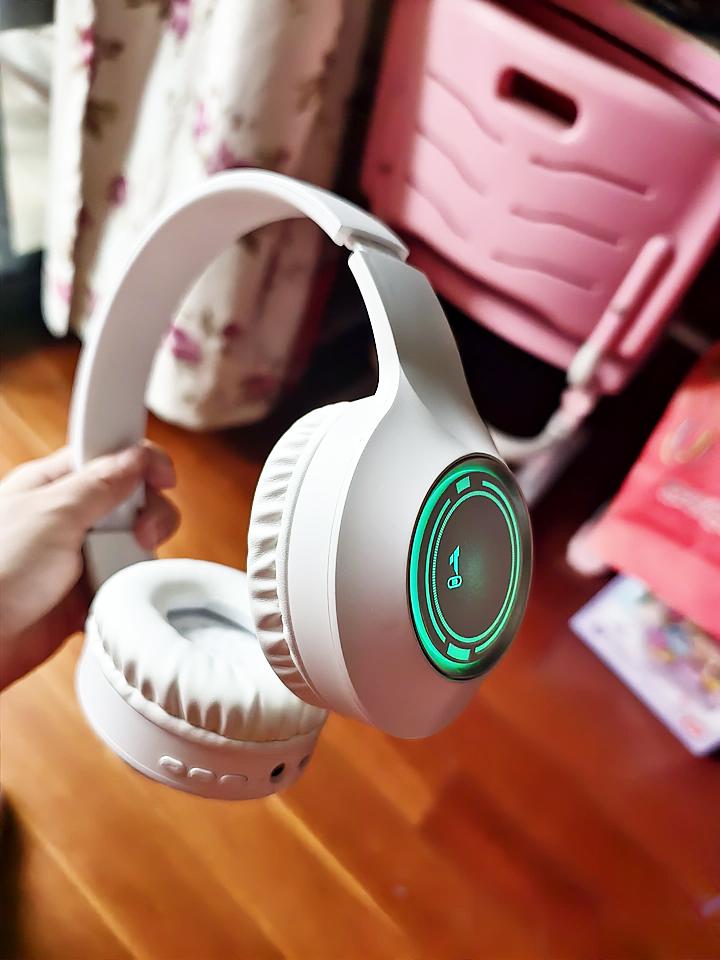 20出头的3模蓝牙无线耳麦，还自带RGB炫彩灯效。支持TF/MicroSD记忆卡