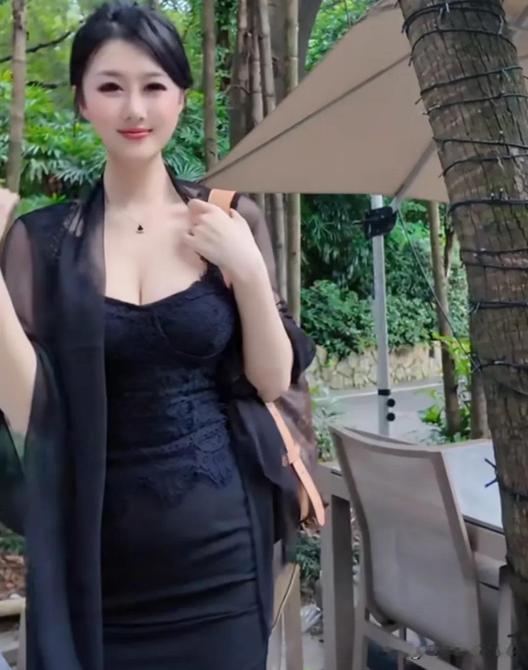 女人一旦谈钱
就能吓走一大群虚情假意的人
金钱不能衡量爱情
但可以用来过滤欺骗