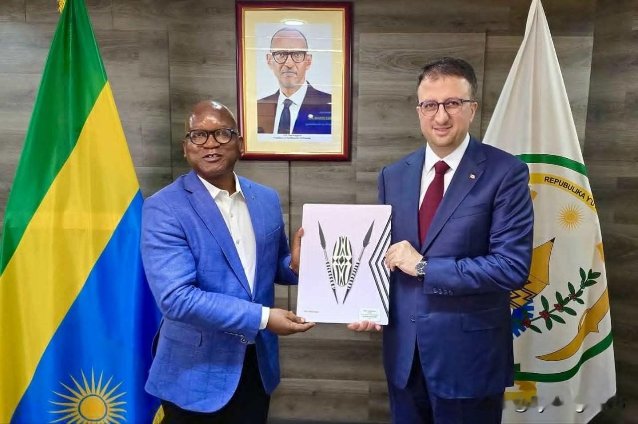 🇷🇼🇹🇷 Aselsan 管理层与卢旺达国防部举行会谈。

土耳其国防公