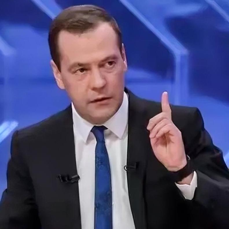 挺有意思，俄罗斯联邦安全会议副主席梅德韦杰夫真是看热闹不嫌事大。

近日，梅德韦