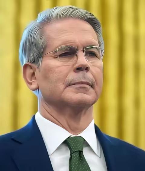 美国财政部长用的手机，估计是 iPhone8，用了全包皮套，皮套上有静音海绵，不