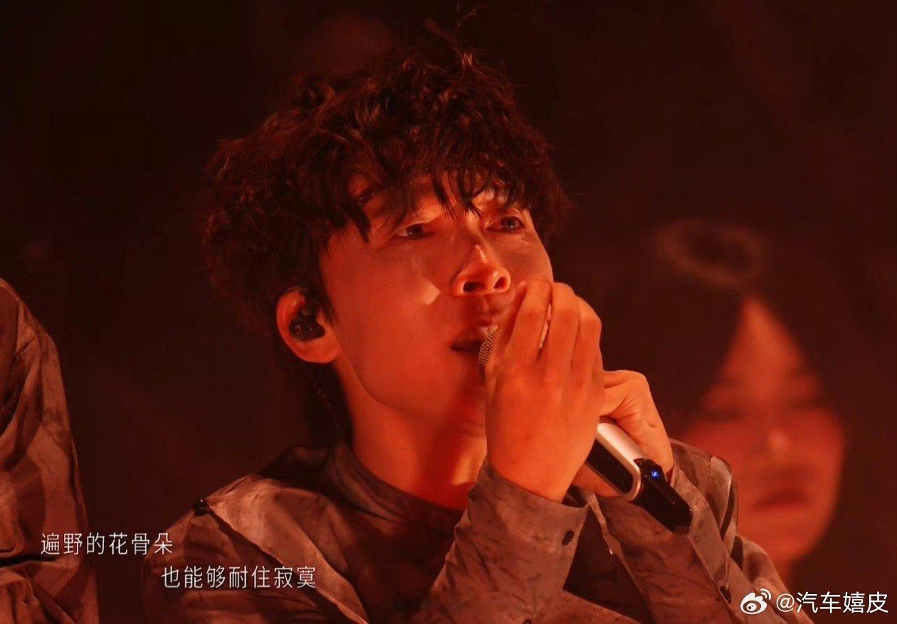 野人舞台质量好高野人舞台好高级 《野人》舞台质量好高，看了一场话剧一样披荆斩棘直