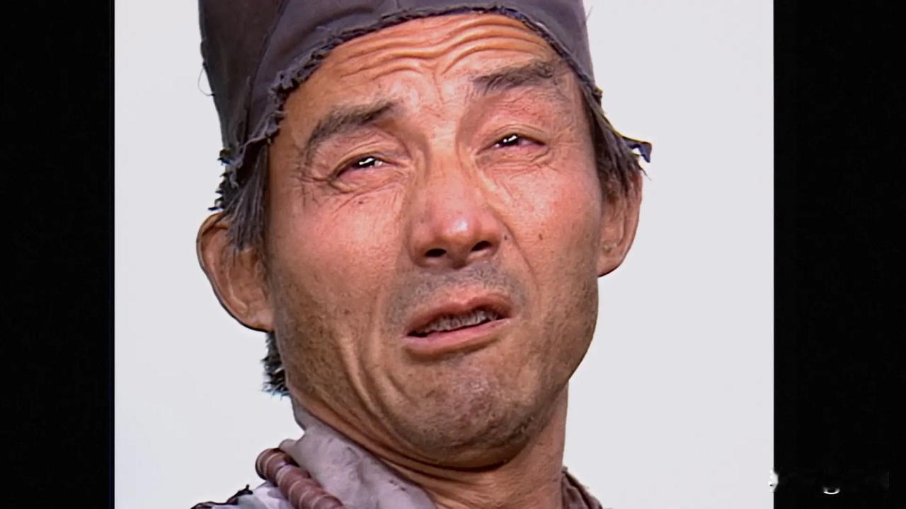 有件旧事。
我一直没忘。
说起济公，我总会想起他当年拍戏的一个细节，就是道具组的