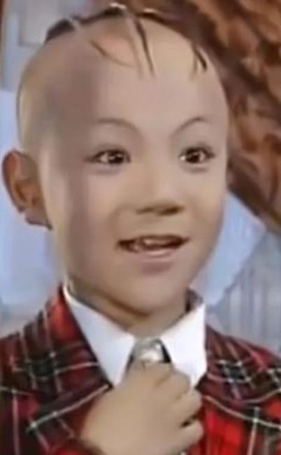 近日，40岁的“三毛”扮演者孟智超在直播中官宣自己已正式转型拍短剧。
孟智超表示