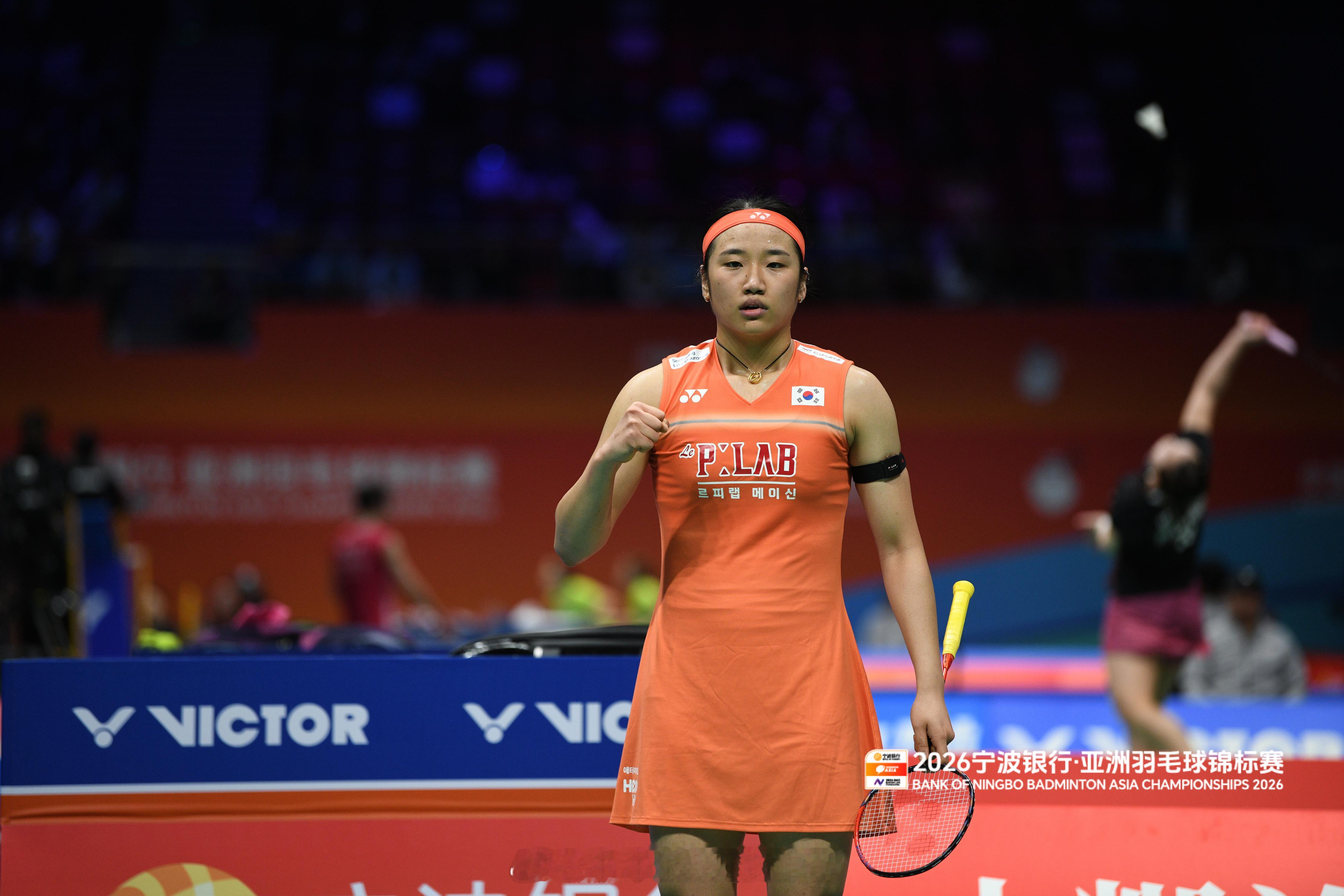 安洗瑩：渴望亚锦赛桂冠 但眼下只关心明天的比赛 Q：点评一下今天的比赛。安洗瑩：