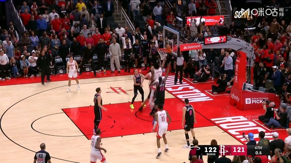 阿门汤普森在热火中锋阿德巴约面前补篮绝杀‼️拯救了阿杜的生涯之夜‼️ 