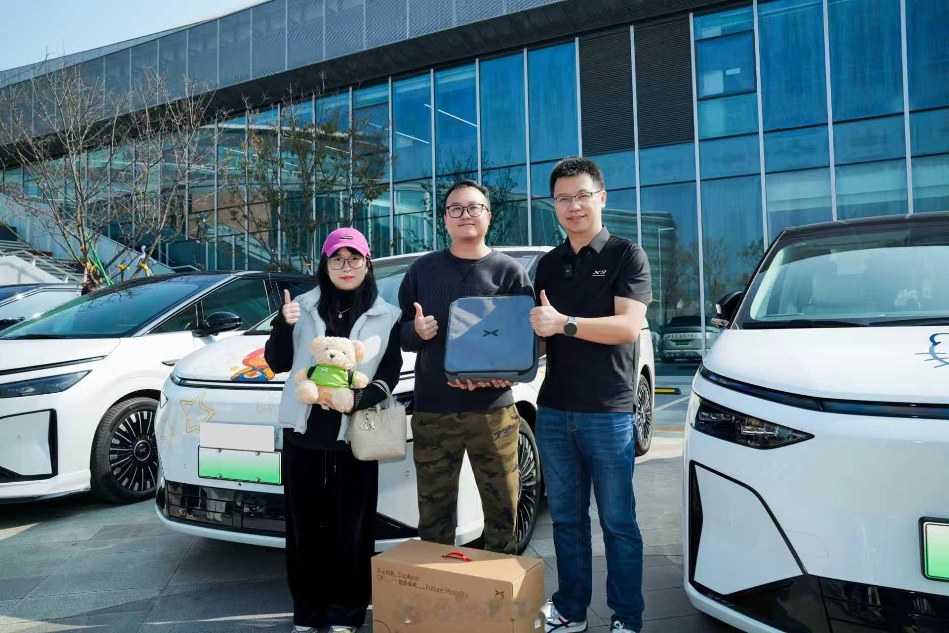 大家都太热情了，1000根V2V车对车充电线，不到2天就全部领完。今天还特别邀请