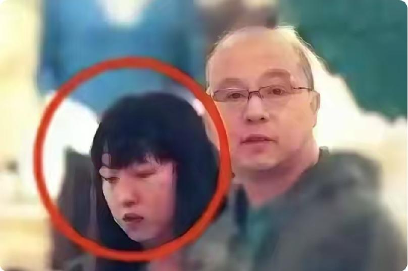 王菲前老公窦唯据说前几年已结婚生女，老婆是窦唯忠实粉丝！

不知是真是假？网上说