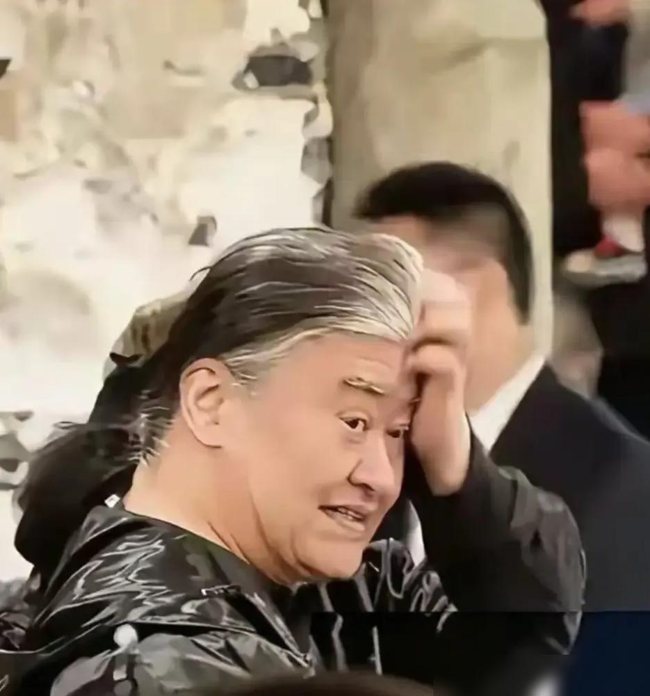 刘欢当年为何摔门而出？凌晨3点的录制棚，他看透的不是黑幕，是人性。
 
你想想，