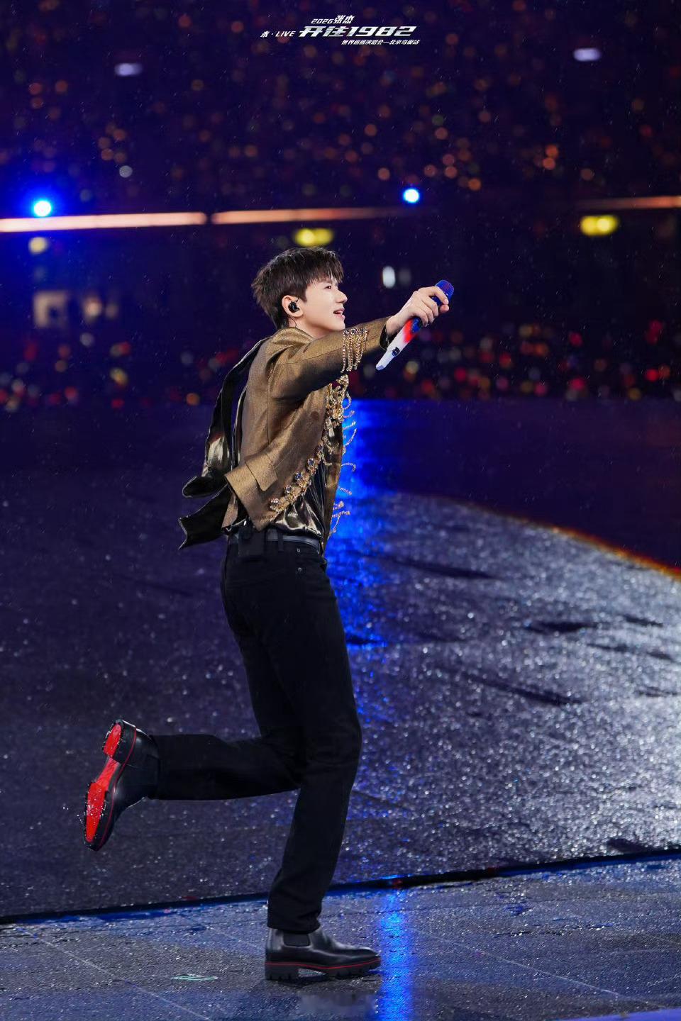 张杰高飞尾奏衔接勿忘心安张杰还在坚持手搓鸟巢演唱会也太丝滑了！高飞尾奏直接无缝切