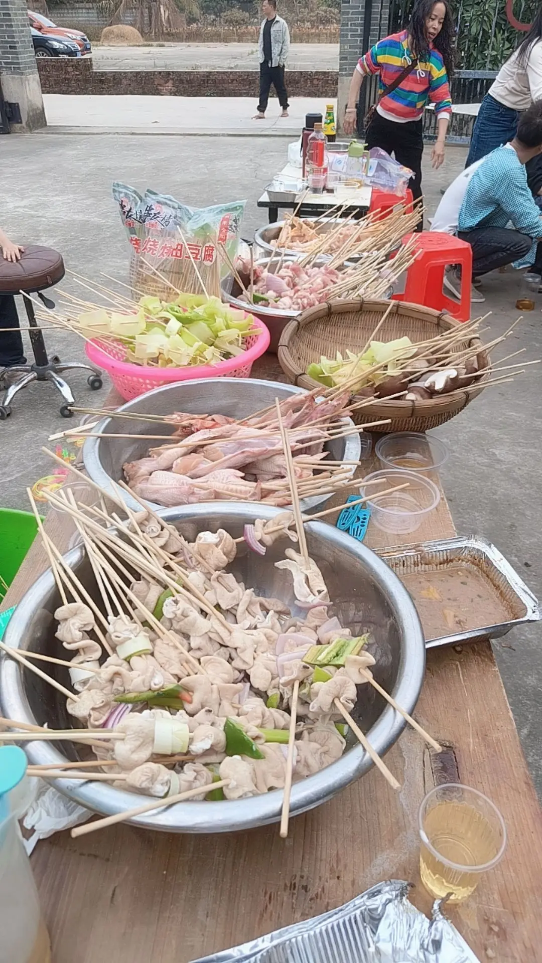 年初六老板带全部员工来家里团建聚餐BBQ，年过完了，开始新的一天一年...